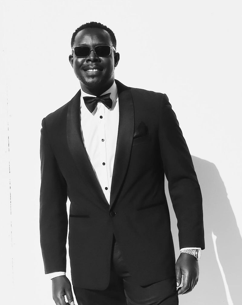 Live Portrait: a guest in sunglasses and a tuxedo